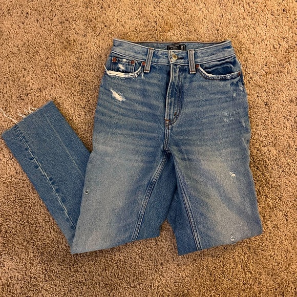 Abercrombie & Fitch Mom Jeans - Picture 1 of 3